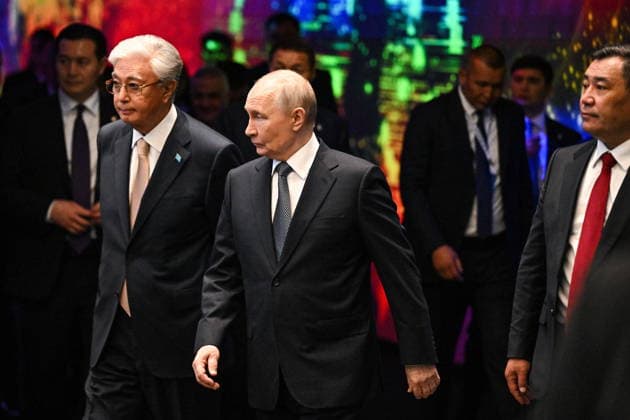 KAZAKHSTAN, ASTANA - MAY 28, 2026: Kazakhstan s President Kassym-Jomart Tokayev, Russia s President Vladimir Putin and Kyrgyzstan s President Sadyr Japarov (L-R) attend an exhibition dedicated to IT projects of the Eurasian Economic Union (EAEU) member states at the Alem.ai International Artificial Intelligence Center Astana Kazakhstan  - ZUMAt113 20260528_zaa_t113_624 Copyright: xSergeixBobylevx