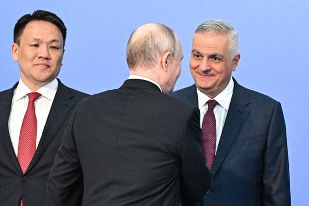 KAZAKHSTAN, ASTANA - MAY 28, 2026: Russia s President Vladimir Putin (C) and Armenia s Deputy Prime Minister Mher Grigoryan (R) attend a group photo ceremony at the 5th Eurasian Economic Forum Astana Kazakhstan  - ZUMAt113 20260528_zaa_t113_457 Copyright: xSergeixBobylevx