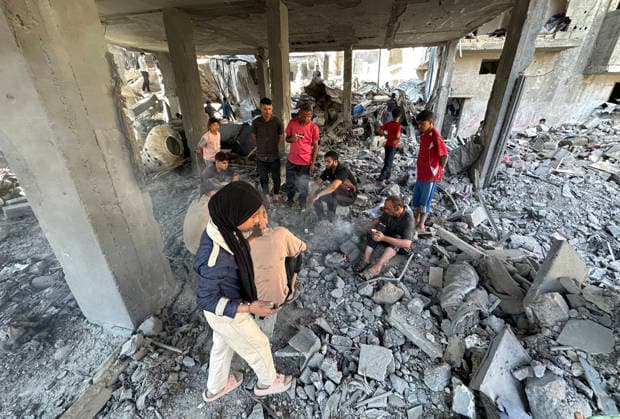 Palestinians Inspect House Hit in Israeli Strike in Gaza City Palestinians inspect the site of an Israeli strike on a house, which was pre-warned by the Israeli military to evacuate before the strike was carried out late on Thursday, at Shati (Beach) refugee camp in Gaza City, May 29, 2026. Photo by Mekael Bhar apaimages Gaza city Gaza Strip Palestinian Territory 290526_Gaza_MB_00(21) Copyright: xapaimagesxMekaelxBharx xapaimagesx
