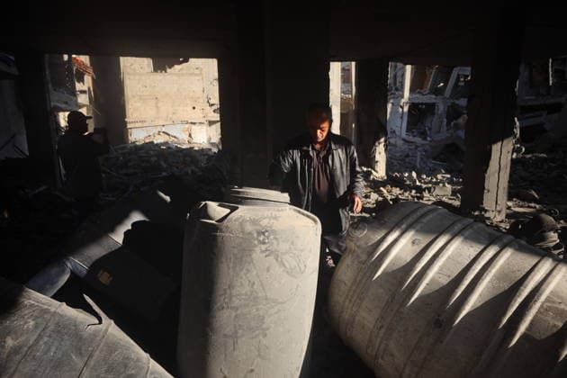 Palestinians Inspect House Hit in Israeli Strike in Gaza City Palestinians inspect the site of an Israeli strike on a house, which was pre-warned by the Israeli military to evacuate before the strike was carried out late on Thursday, at Shati (Beach) refugee camp in Gaza City, May 29, 2026. Photo by Mekael Bhar apaimages Gaza city Gaza Strip Palestinian Territory 290526_Gaza_MB_00(6) Copyright: xapaimagesxMekaelxBharx xapaimagesx