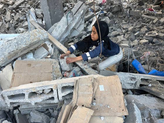 Palestinians Inspect House Hit in Israeli Strike in Gaza City Palestinians inspect the site of an Israeli strike on a house, which was pre-warned by the Israeli military to evacuate before the strike was carried out late on Thursday, at Shati (Beach) refugee camp in Gaza City, May 29, 2026. Photo by Mekael Bhar apaimages Gaza city Gaza Strip Palestinian Territory 290526_Gaza_MB_00(16) Copyright: xapaimagesxMekaelxBharx xapaimagesx