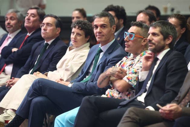 Sánchez presents the National Plan of Cultural Action Abroad The President of the Government, Pedro Sánchez c , the artist Óscar San Miguel Erice Okuda 2d , and the Minister of Culture, Ernest Urtasun d , during the presentation of the National Plan of Cultural Action Abroad, at the Cervantes Institute, on May 29, 2026, in Madrid Spain This plan aims to boost the internationalization of Spanish culture and heritage through three basic axes the defense of cultural rights and access to culture as a global public good the development of Spanish cultural diplomacy as a tool for peace, and the promotion of our cultural and creative industries in foreign markets 29 MAY 2026 Madrid Madrid Spain  Copyright: xEduardoxParrax 7558350