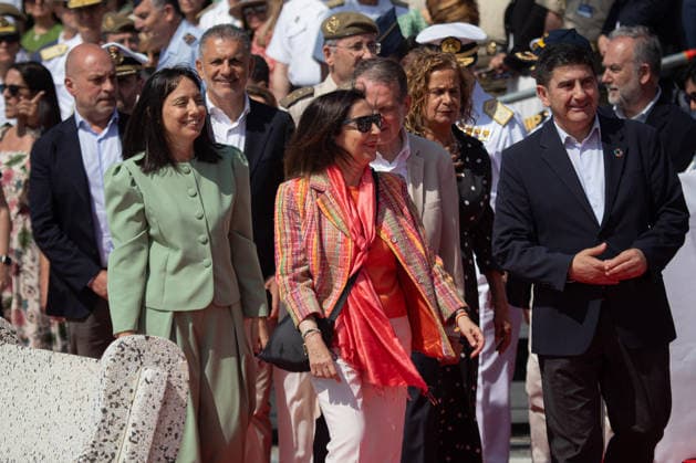The King presides over the naval review and the dynamic exhibition on the occasion of the Armed Forces Day The Minister of Defense, Margarita Robles c , during the naval review and the dynamic exhibition on the occasion of the Armed Forces Day, on May 29, 2026, in Vigo, Pontevedra, Galicia Spain On the occasion of the Armed Forces Day 2026, the King presided over the naval review and the dynamic exhibition on the occasion of the Armed Forces Day 2026, the King presided over the naval review in which ships of the Navy and the Civil Guard sailed along the Vigo estuary and then moved to Samil Beach to attend the dynamic exhibition of naval air capabilities, which included maneuvers by the means of the Army, the Navy, the Spanish Army, the Spa  Copyright: xAdrianxIragox 7559443