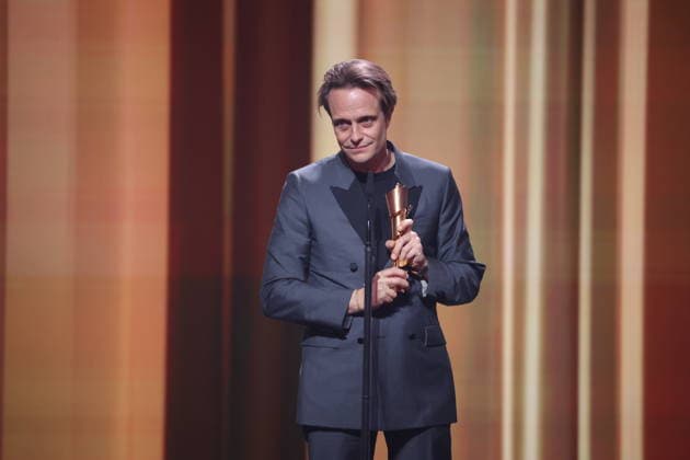 DEUTSCHER FILMPREIS 2026 - SHOW August Diehl Â· DAS VERSCHWINDEN DES JOSEF MENGELE - BESTE MÄNNLICHE HAUPTROLLE bei der Verleihung DEUTSCHER FILMPREIS 2026 in Berlin Copyright: xEventpressxFuhrx