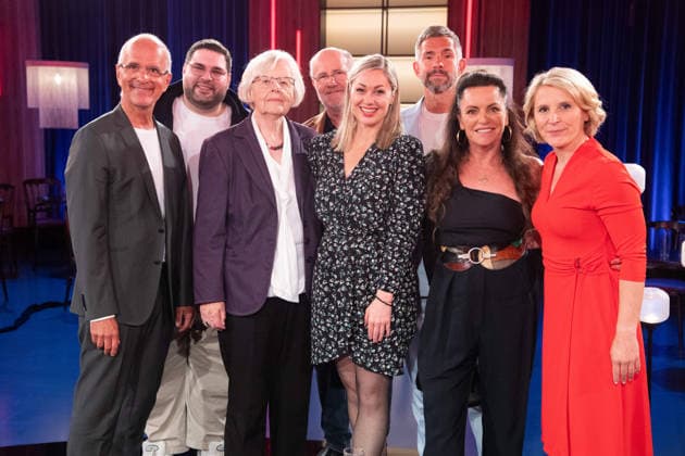 von links: Christoph Maria HERBST, Schauspieler, Leon XSKINCARE, Influencer, Elfriede HEITKAMP, Autorin, Harald LESCH, Moderator, Wissenschaftler, Ruth MOSCHNER, Schauspielerin, Micky BEISENHERZ, Moderator,, Christine NEUBAUER, Schauspielerin, Susan LINK, Moderatorin, zu Gast in der Sendung ,,Koelner Treff,, im WDR Fernsehen, 29.05.2026.