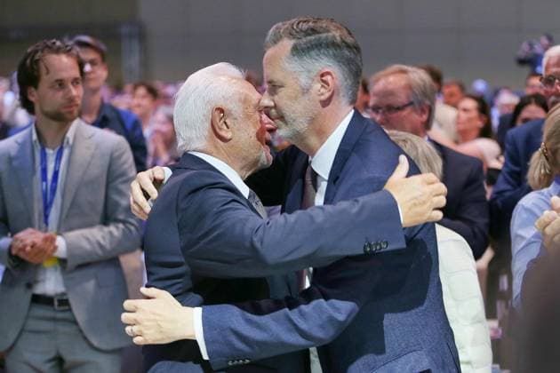 News Bilder des Tages Berlin, Deutschland, 30.05.2026: Estrel: 77. Bundesparteitag der FDP: Wolfgang Kubicki und Christian Dürr nach der Wahl zum Parteichef Copyright: xdtsxNachrichtenagenturx dts_121187