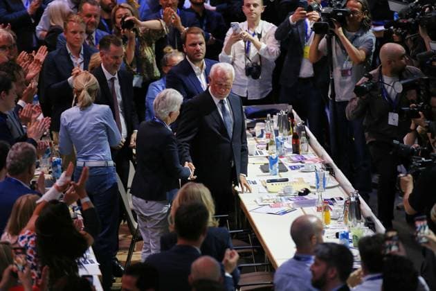 News Bilder des Tages Berlin, Deutschland, 30.05.2026: Estrel: 77. Bundesparteitag der FDP: Marie-Agnes Strack-Zimmermann gratuliert Wolfgang Kubicki nach dessen Wahl zum Parteichef Copyright: xdtsxNachrichtenagenturx dts_121188