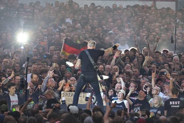 30.05.2026, Metallica im Konzert live im Olympiastadion, Berlin, Sänger und Gitarrist James Hetfield, Berlin