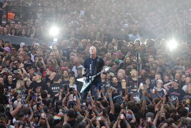 30.05.2026, Metallica im Konzert live im Olympiastadion, Berlin, Sänger und Gitarrist James Hetfield, Berlin