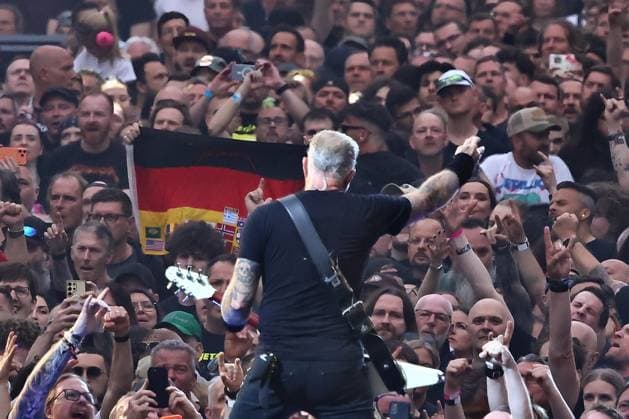 30.05.2026, Metallica im Konzert live im Olympiastadion, Berlin, Sänger und Gitarrist James Hetfield, Berlin