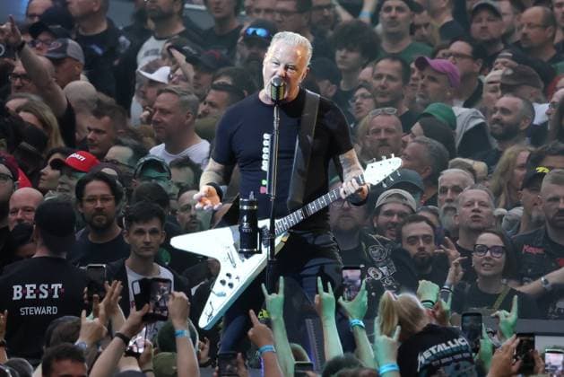 30.05.2026, Metallica im Konzert live im Olympiastadion, Berlin, Sänger und Gitarrist James Hetfield, Berlin