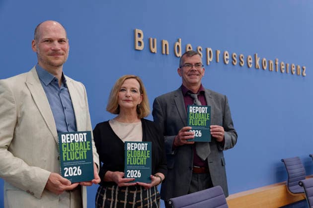 Report Globale Flucht vorgestellt 2026-0601 Deutschland, Berlin Bundespressekonferenz: Vorstellung des Reports Globale Flucht 2026. Im Bild v.l.: Dr. Benamin Etzold, BICC - bonn International Centre for Conflict Studies, Dr. Franck Düvell, Universität Osnabrück, Prof. Dr. Petra Bendel, Universität Erlangen-Nürnberg.