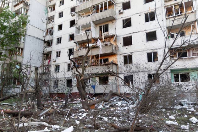 A nine-storey apartment building in the Podilskyi district is damaged by a massive Russian missile and drone attack, Kyiv, Ukraine, on 2 June 2026. The overnight strike killed six people and injured 79, including three children, in the Ukrainian capital. In the Podilskyi district, residential buildings, a garage cooperative, a communal enterprise, and a four-storey educational institution sustained damage as a result of the attack. (Photo by Kyrylo Chubotin Ukrinform) Aftermath of Russian overnight attack in Kyiv’s Podilskyi district  Copyright: xKirillxChubotinx