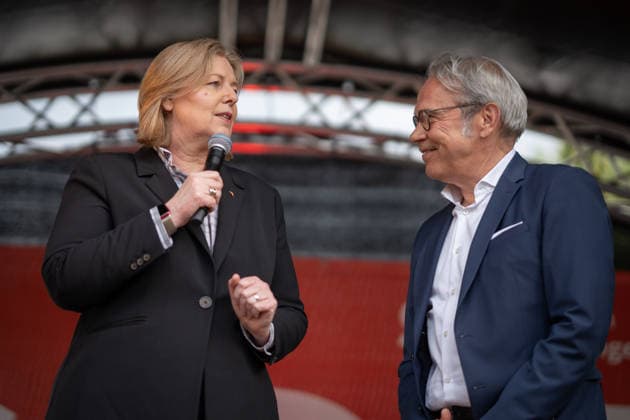News Bilder des Tages Bärbel Bas, Bundesministerin für Arbeit und Soziales, nimmt am Jahresempfang der SPD-Fraktion in Erfurt teil, gemeinsam mit Georg Maier, Innenminister Thüringen;Jahresempfang der SPD-Fraktion im Thüringer Landtag, Erfurt Thüringen Deutschland Innenhof Landtag Thüringen