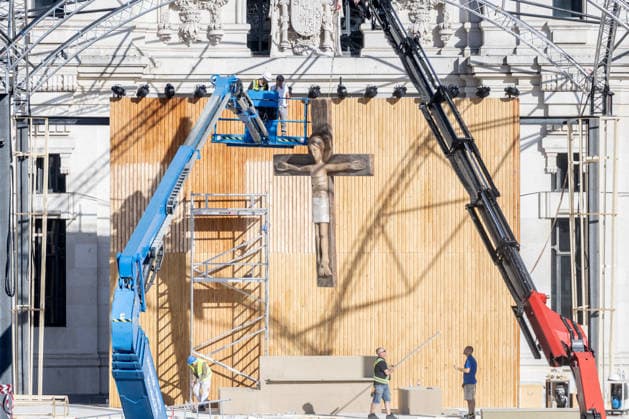 News Bilder des Tages Guided tour of the stage assembly for the Holy Mass of Pope Leo XIV in Cibeles Several people are working on the stage assembly for the Holy Mass of Pope Leo XIV in Cibeles, on June 3, 2026, in Madrid Spain The purpose of the event is to know the progress of the preparations for the Eucharist on Sunday, June 7 03 JUNE 2026 STAGE GUIDED TOUR MASS PLAZA DE CIBELES WORK CRUCIFIAGE ASSEMBLY RELIGION POPE EUCHARIST Madrid Madrid Madrid Spain  Copyright: xRicardoxRubiox 7569515