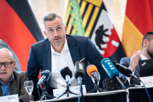 Ulrich Siegmund, Spitzenkandidat zur bevorstehenden Landtagswahl während der Kampagnenvorstellung im Ratswaage Hotel Magdeburg;Vorstellung Wahlkampagne der AfD zur Landtagswahl 2026 in Sachsen-Anhalt, Magdeburg Sachsen-Anhalt Deutschland Ratswaage Hotel