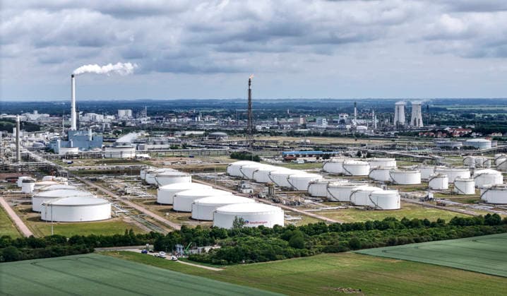 TotalEnergies Raffinerie Mitteldeutschland GmbH Öltanks der TotalEnergies Raffinerie Mitteldeutschland GmbH, Leuna, 03.06.2026. Die Raffinerie versorgt Tankstellen mit Benzin in lSachsen-Anhalt, Sachsen und Thüringen. Leuna Sachsen Anhalt Deutschland