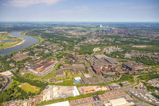Luftbild, Gewerbegebiet mit Hüttenwerk ArcelorMittal und Linde Gas, Blick nach Walsum, Laar, Duisburg, Ruhrgebiet, Nordrhein-Westfalen, Deutschland !ACHTUNGxMINDESTHONORARx60xEURO!