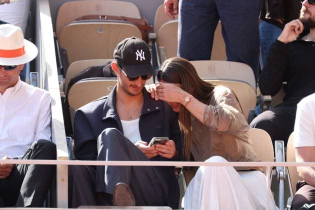 ROLAND GARROS PHOTOPQR LE PARISIEN Le Parisien Arnaud Journois PARIS 07 06 2026 Paris Stade Roland Garros, le 7 juin 2026 Tennis Internationaux de France de Roland Garros Simple Messieurs Court Philippe Chatrier finale Alexander Zverev vs Flavio Cobolli Pierre Niney et sa compagne, Natasha Andrews Photo Le Parisien Arnaud Journois Roland Garros French Open tennis tournament, in Paris, France, on 07 June 2026 PARIS France  Copyright: xPHOTOPQR LExPARISIEN MAXPPPxLexParisienx xArnaudxJournoisx 20260607LPA2263 20260607LPA2263