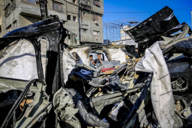 Four killed, seven injured in Israeli airstrike on vehicle in Gaza City GAZA, PALESTINE - JUNE 7: Palestinians gather around and inspect a destroyed vehicle following an Israeli airstrike near the Palestinian Crossroads in the Rimal neighborhood of Gaza City, Palestine, on June 7, 2026. According to initial reports, four people were killed and seven others were injured in the attack. Saeed M. M. T. Jaras Anadolu Gaza City Gaza. Editorial use only. Please get in touch for any other usage.  Copyright: x2026xAnadoluxSaeedxM.xM.xT.xJarasx