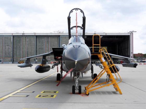 CNTV TORNADO- Tornado Kampflugzeuge der Luftwaffe bei der Luft und Boden Uebung Dispersed Operations Hamburg 08.06.2026 Panther Shield Luftwaffe uebt Starts und Landungen auf dem zivilen Flughafen Hamburg eine Woche lang am Helmut Schmidt Airport Flughafen Hamburg Die Übung soll die Zusammenarbeit der Luftwaffe mit dem zivilen Mitarbeitern des Flughafen Hamburgs verbessern Hamburg Deutschland