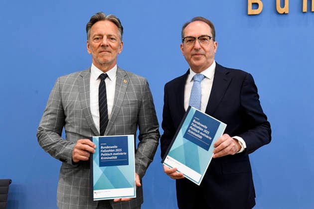ABB BPK- Holger Münch Muench Praesident des Bundeskriminalamtes (BKA) Alexander Dobrindt Bundesminister des Innern CSU Politiker Vorstellung der Statistik politisch motivierter Kriminalität (PMK) 2025 auf der BPK Bundespressekonferenz am 09.06.2026 in Berlin Berlin Deutschland