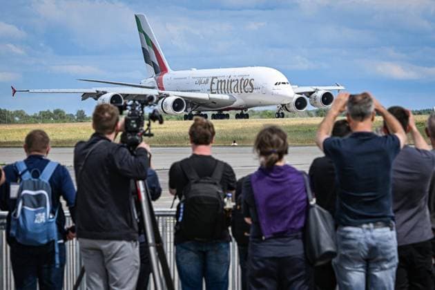 Internationale Luftfahrtausstellung ILA ** NUR FÜR REDAKTIONELLE ZWECKE ** EDITORIAL USE ONLY **<p>Airbus A380 von Emirates landet. Von nachhaltigen Antrieben für die zivile Luftfahrt über hochmoderne Drohnen im Defence-Bereich bis hin zu modernster Satellitentechnik für aktuelle und künftige Weltraummissionen: Die ILA Berlin zeigt die Zukunft der Luft- und Raumfahrt. 750 Aussteller aus 37 Ländern präsentieren die neuesten Innovationen und Entwicklungen der Branche. Darüber hinaus werden rund 100 Fluggeräte am Boden und in der Luft zu erleben sein, fotografiert am 09.06.2026 in Berlin. Berlin Berlin Berlin Copyright: MaurizioxGambarini