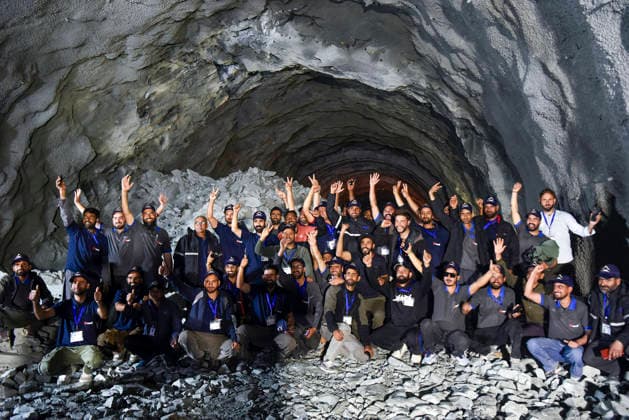 Workers Show a Victory Sign in the Zojila Tunnel on the Day of Final Breakthrough Ceremony Kargil Ladakh , Jun 09 (ANI): Workers show a victory sign after Union Road Transport and Highways Minister Nitin Gadkari, Jammu and Kashmir Chief Minister Omar Abdullah, and state Lieutenant Governor Manoj Sinha grace the final breakthrough ceremony of the world s longest single-tube bidirectional Zojila Tunnel, at Minamarg, in Kargil on Tuesday. Kargil Ladakh India Copyright: xANIx ANI_20260609249