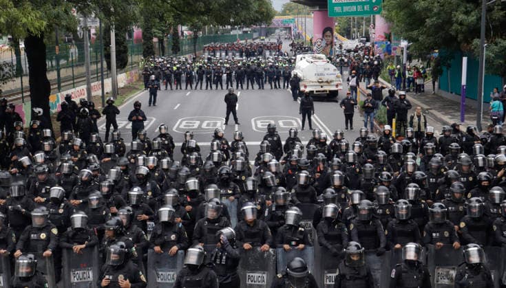 June 9, 2026, Mexico City, Mexico City, Mexico: The Grenadier Corps is waiting for CNTE teachers who are sheltering in a hotel in Tlalpan Mexico City Mexico - ZUMAt178 20260609_zip_t178_021 Copyright: xNadiaxTecuapetlax