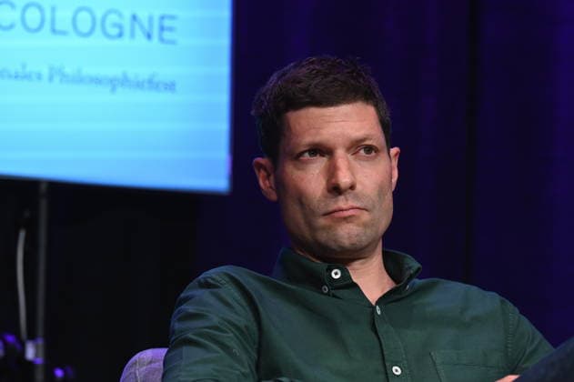 Der Journalist und Autor Ronen Steinke spricht auf der Phil.Cologne, ein internationales Fest für Philosophie