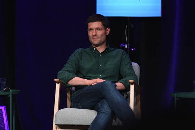 Der Journalist und Autor Ronen Steinke spricht auf der Phil.Cologne, ein internationales Fest für Philosophie
