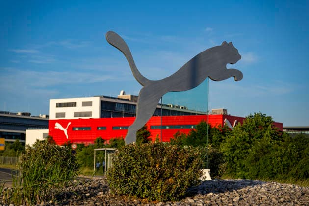 12.06.2026, Herzogenaurach in Bayern. Headquarter der Sportartikelfirma Puma SE am Unternehmenssitz in Herzogenaurach. An der Strasse auf dem Kreisverkehr steht der springende Puma, das Logo und Wahrzeichen der börsennotierten Weltfirma. 12.06.2026, Herzogenaurach 12.06.2026, Herzogenaurach