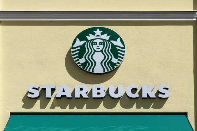 Lust auf Kaffee? STARBUCKS, Kaffeeprodukte, Werbeschrift an der Fassade eines Stores