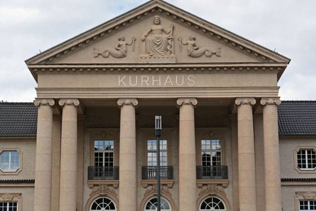 News Bilder des Tages #2 Eröffnung Kurhaus. Aachen, 14.06.2026: Eröffnung - Tag der offenen Tür Kurhaus Aachen. Das instandgesetzte und umgebaute Gebäude wurde der breiten Aachener Öffentlichkeit vorgestellt. Fassade Eingang. Aachen Monheimsallee NRW Deutschland