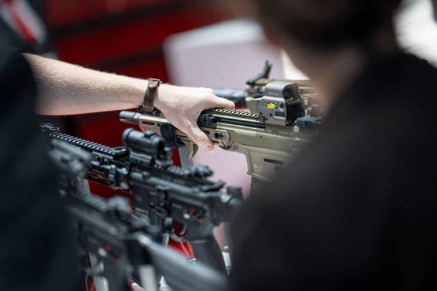 Messestand Heckler & Koch mit Handfeuerwaffen und Maschinengewehren;Rüstungsmesse Eurosatory 2026 in Parc des Expositions de Paris Nord Villepinte, Villepinte Paris France Parc des Expositions de Paris No