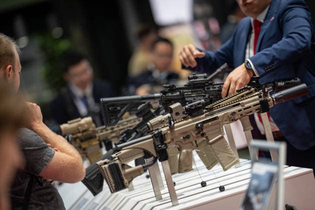 Messestand Heckler & Koch mit Handfeuerwaffen und Maschinengewehren;Rüstungsmesse Eurosatory 2026 in Parc des Expositions de Paris Nord Villepinte, Villepinte Paris France Parc des Expositions de Paris No