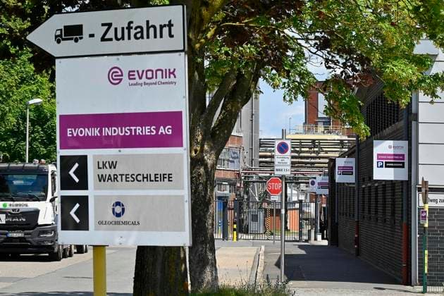 Evonik will Standort Witten 2027 schließen ** NUR FÜR REDAKTIONELLE ZWECKE ** EDITORIAL USE ONLY **<p>Ansicht Werkstor an der Arthur-Imhausen-Straße: Der Chemiekonzern Evonik Industries AG, fotografiert am 18.6.2026, will den Standort Witten, gelegen an der Arthur-Imhausen-Straße zwischen Dortmunder Straße und Annenstraße in Witten im kommenden Jahr 2027 schließen. -- Deutschland NRW Witten Copyright: JürgenxTheobald