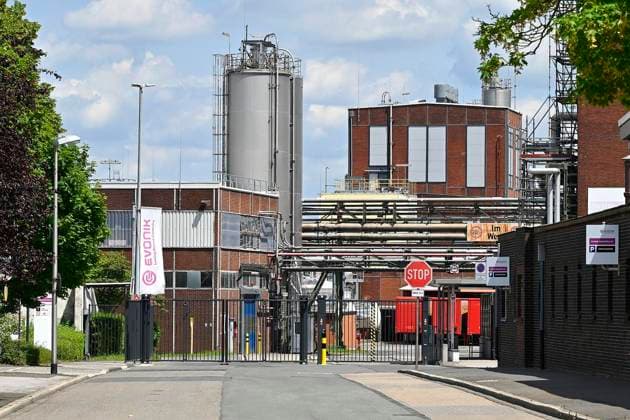 Evonik will Standort Witten 2027 schließen ** NUR FÜR REDAKTIONELLE ZWECKE ** EDITORIAL USE ONLY **<p>Ansicht Werkstor an der Arthur-Imhausen-Straße: Der Chemiekonzern Evonik Industries AG, fotografiert am 18.6.2026, will den Standort Witten, gelegen an der Arthur-Imhausen-Straße zwischen Dortmunder Straße und Annenstraße in Witten im kommenden Jahr 2027 schließen. -- Deutschland NRW Witten Copyright: JürgenxTheobald