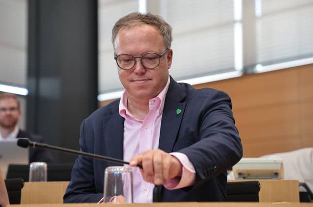 Plenum Thueringer Landtag 24.06.2026, Erfurt, Thueringer Landtag, 46. Plenarsitzung, Sonderplenum - Bundesparteitag der AfD vor rechtswidrigen Blockaden und politischer Einschuechterung schuetzen im Bild: Ministerpraesident Mario Voigt (CDU)