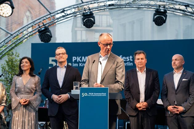 Berlin, 25.06.2026,das 50. PKM-Sommerfest im Kronprinzenpalais Unter den Linden. Veranstalter ist der Verein zur Förderung der Arbeit des Parlamentskreises Mittelstand e. V.,Christian Freiherr von Stetten sowie BK Friedrich Merz,Jens Spahn u.a