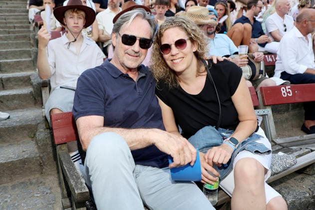 Helmut Zierl mit Ehefrau Sabrina Böcker bei der Premiere von Im Tal des Todes bei den Karl-May-Spielen 2026 im Freilichttheater am Kalkberg. Bad Segeberg, 27.06.2026