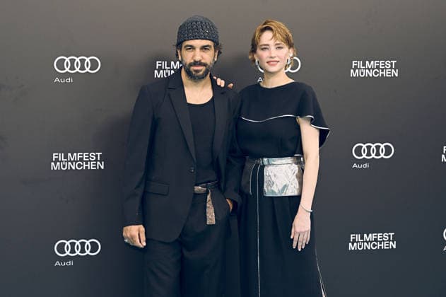 Elyas M Barek und Haley Bennett bei der Premiere des Kinofilms Virginia Woolf s Night & Day auf dem 43. Filmfest München 2026 in der Hochschule für Fernsehen und Film. München, 30.06.2026