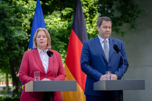 Pressestatement, Bundeskanzleramt, Koalitionsausschuss Presseunterrichtung zu den Beratungen des Koalitionsausschusses, Berlin, Lars Klingbeil, Bundesfinanzminister, Vizekanzler, Bärbel Bas Berlin Berlin GER