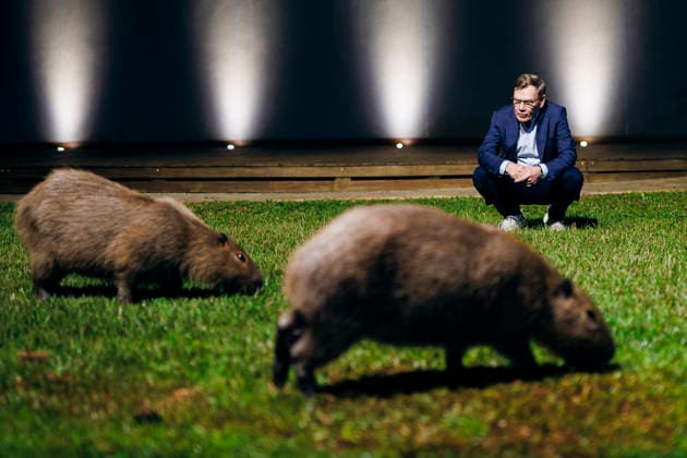 News Themen der Woche KW27 Johann Wadephul (CDU), Bundesaussenminister, aufgenommen zusammen mit Capybara in Brasilia, 03.07.2026. Fotografiert im Auftrag des Auswaertigen Amtes (AA) Brasilia Brasilien Copyright: xFelixxZahnx