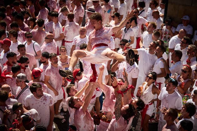 San Fermín 2026 Chupinazo: Moments before the San Fermín 2026 Chupinazo, in the Plaza del Ayuntamiento, on July 6, 2026, in Pamplona, Navarre, Spain. The Chupinazo marks the official start of the San Fermín festivities, which run through July 14. For this year’s event, the Navarre Emergency Services Division is in charge of lighting the rocket’s fuse, in recognition of its work during the bull runs. Spain  Copyright: xEduardoxSanzx 7648647
