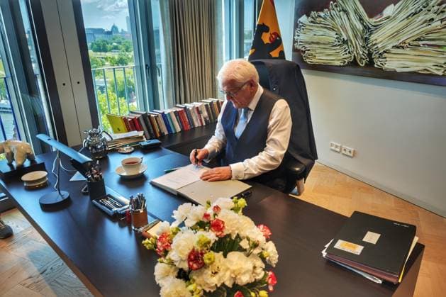 News Bilder des Tages Berlin, Deutschland, 10.07.2026: Spreebogen: Bundespräsident Frank-Walter Steinmeier nimmt Amtsgeschäfte am Spreebogen auf: Erster Tag in seinem neuen Amtszimmer Copyright: xdtsxNachrichtenagenturx dts_126935