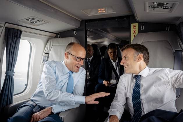 News Themen der Woche KW29 Deutschland, 17.07.2026: Bundeskanzler Friedrich Merz (CDU) und Frankreichs Präsident Emmanuel Macron auf dem Weg nach Nörvenich zum Deutsch-Französischen Verteidigungs- und Sicherheitsrat. Copyright: xHandoutxBundesregierung SteffenxKugler dtsxNachrichtenagenturx dts_127973