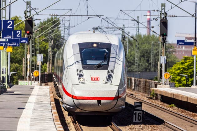 ICE unterwegs in Mannheim im Bereich Handelshafen Jungbusch. 09.07.2026, Mannheim, Baden-Württemberg, Deutschland