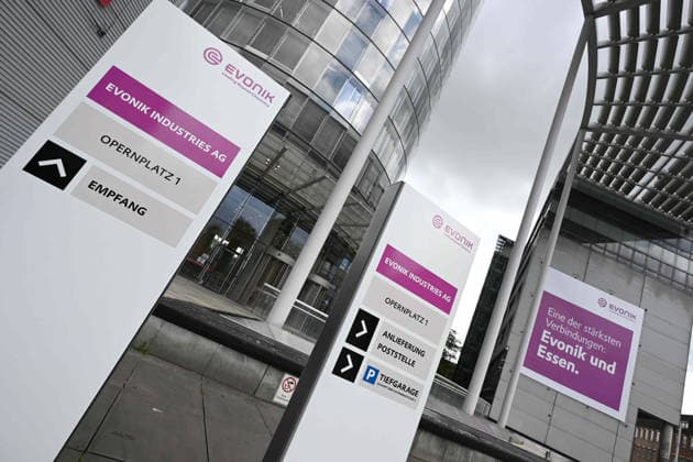 Der Umzug von Evonik in den ehemaligen RWE Tower am Essener Opernplatz kann starten: die Stadt Essen hat die vorsorgliche Sperrung wegen Brandschutzmaengeln aufgehoben, Die neue Konzernzentrale von EVONIK in Essen, Evonik-Tower, ehemaliger RWE Tower, Aussenansicht, Hochhaus, Glaspapalast, Essen, 20.07.2026