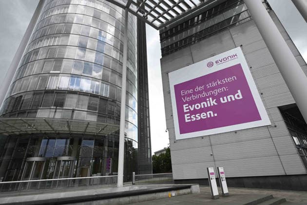 Der Umzug von Evonik in den ehemaligen RWE Tower am Essener Opernplatz kann starten: die Stadt Essen hat die vorsorgliche Sperrung wegen Brandschutzmaengeln aufgehoben, Die neue Konzernzentrale von EVONIK in Essen, Evonik-Tower, ehemaliger RWE Tower, Aussenansicht, Hochhaus, Glaspapalast, Essen, 20.07.2026